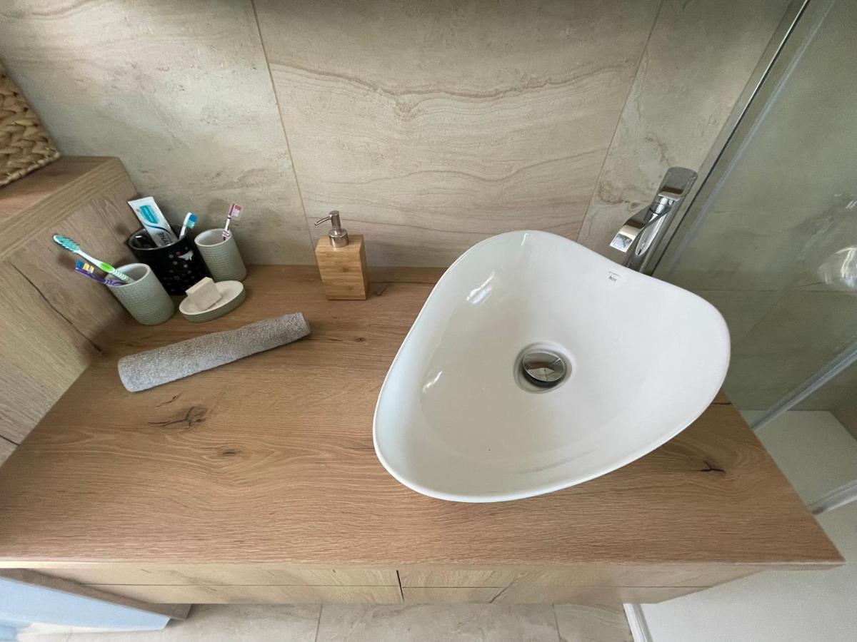 Fenyves Beach Apartman Delux บาลาตอนเฟนีแวช ภายนอก รูปภาพ