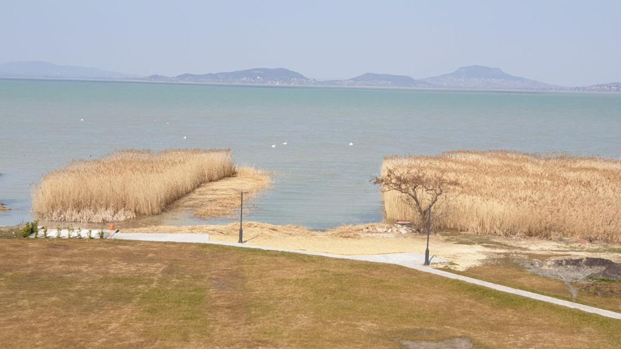 Fenyves Beach Apartman Delux บาลาตอนเฟนีแวช ภายนอก รูปภาพ